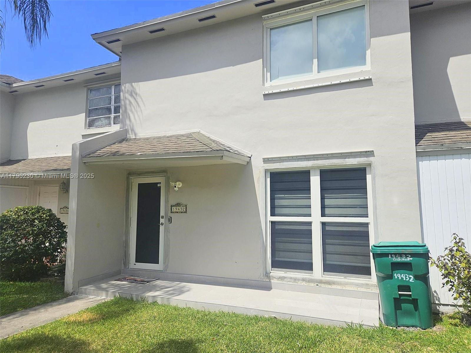 Rental Property at 19432 Sw 103rd Ct B, Cutler Bay, Miami-Dade County, Florida - Bedrooms: 2 
Bathrooms: 2  - $2,000 MO.