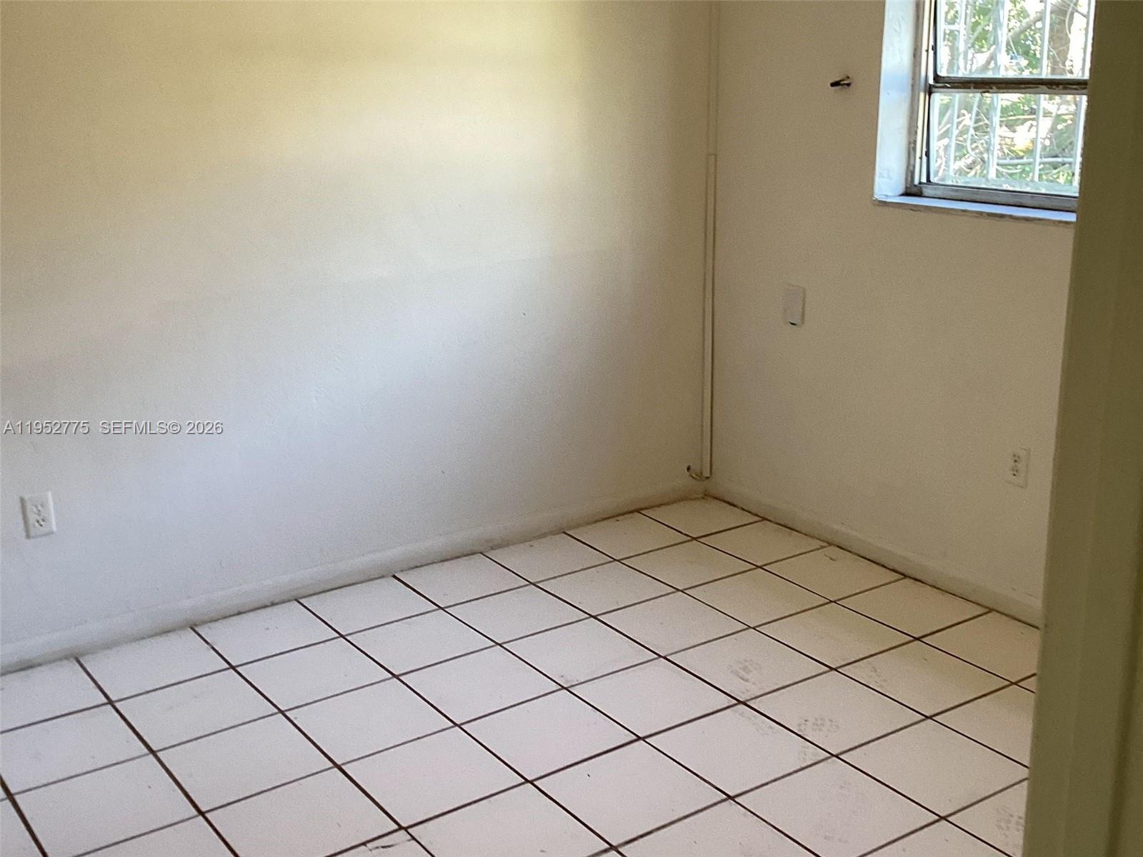 NO MIAMI EST SEC 3 - Residential