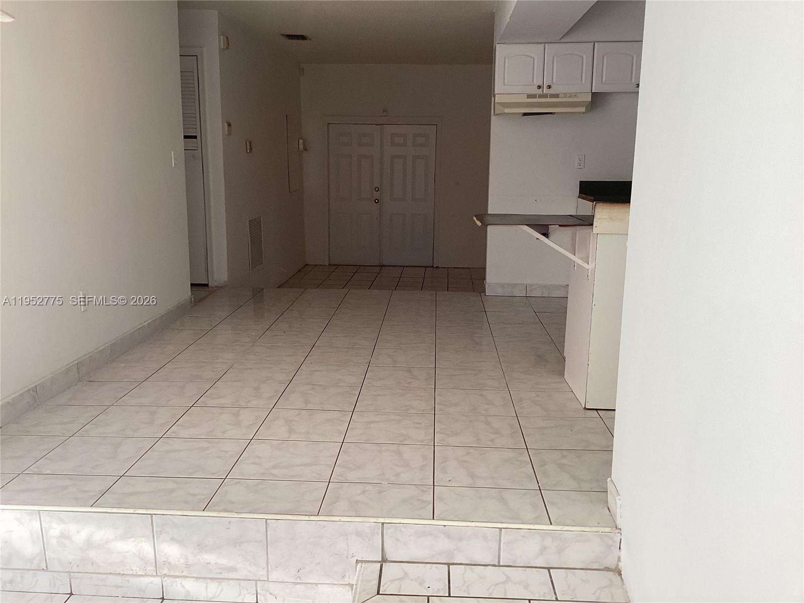 NO MIAMI EST SEC 3 - Residential