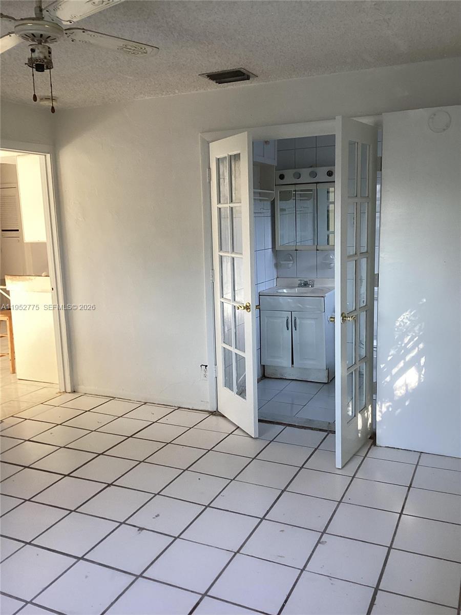 NO MIAMI EST SEC 3 - Residential