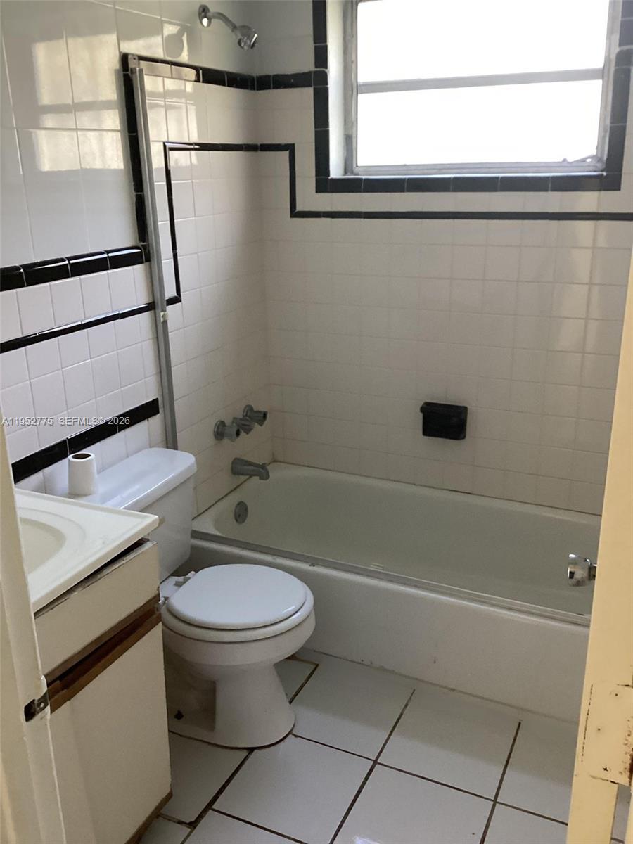 NO MIAMI EST SEC 3 - Residential