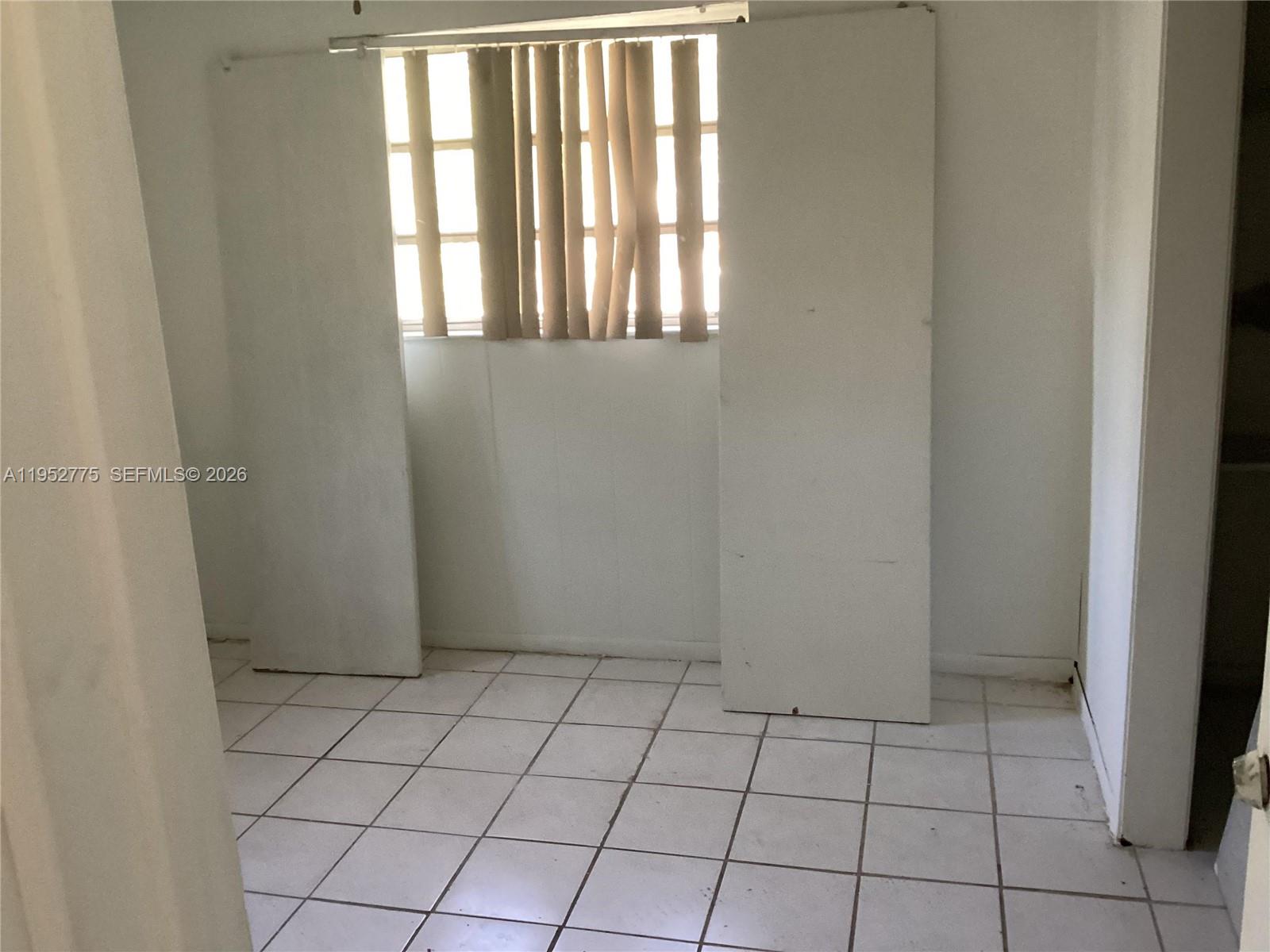 NO MIAMI EST SEC 3 - Residential