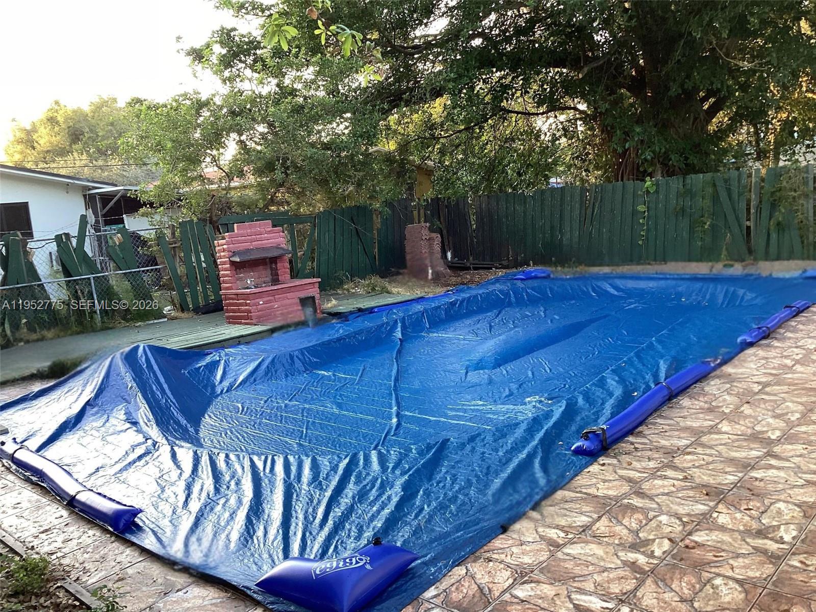 NO MIAMI EST SEC 3 - Residential