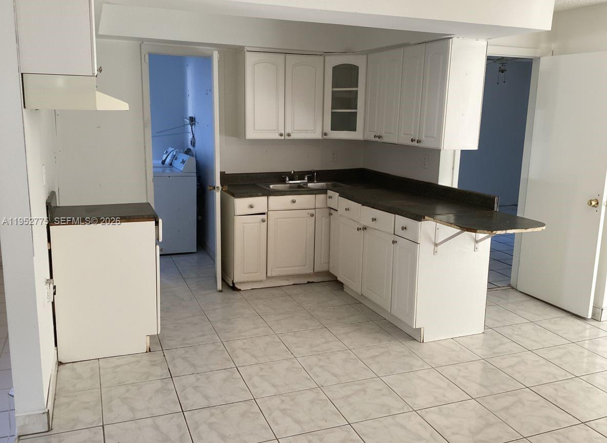 NO MIAMI EST SEC 3 - Residential