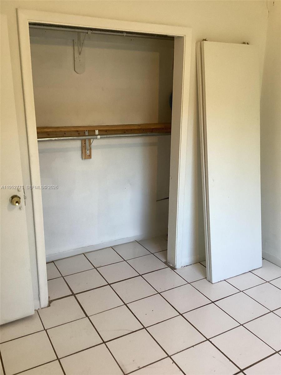 NO MIAMI EST SEC 3 - Residential