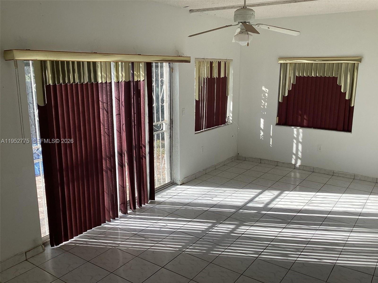 NO MIAMI EST SEC 3 - Residential