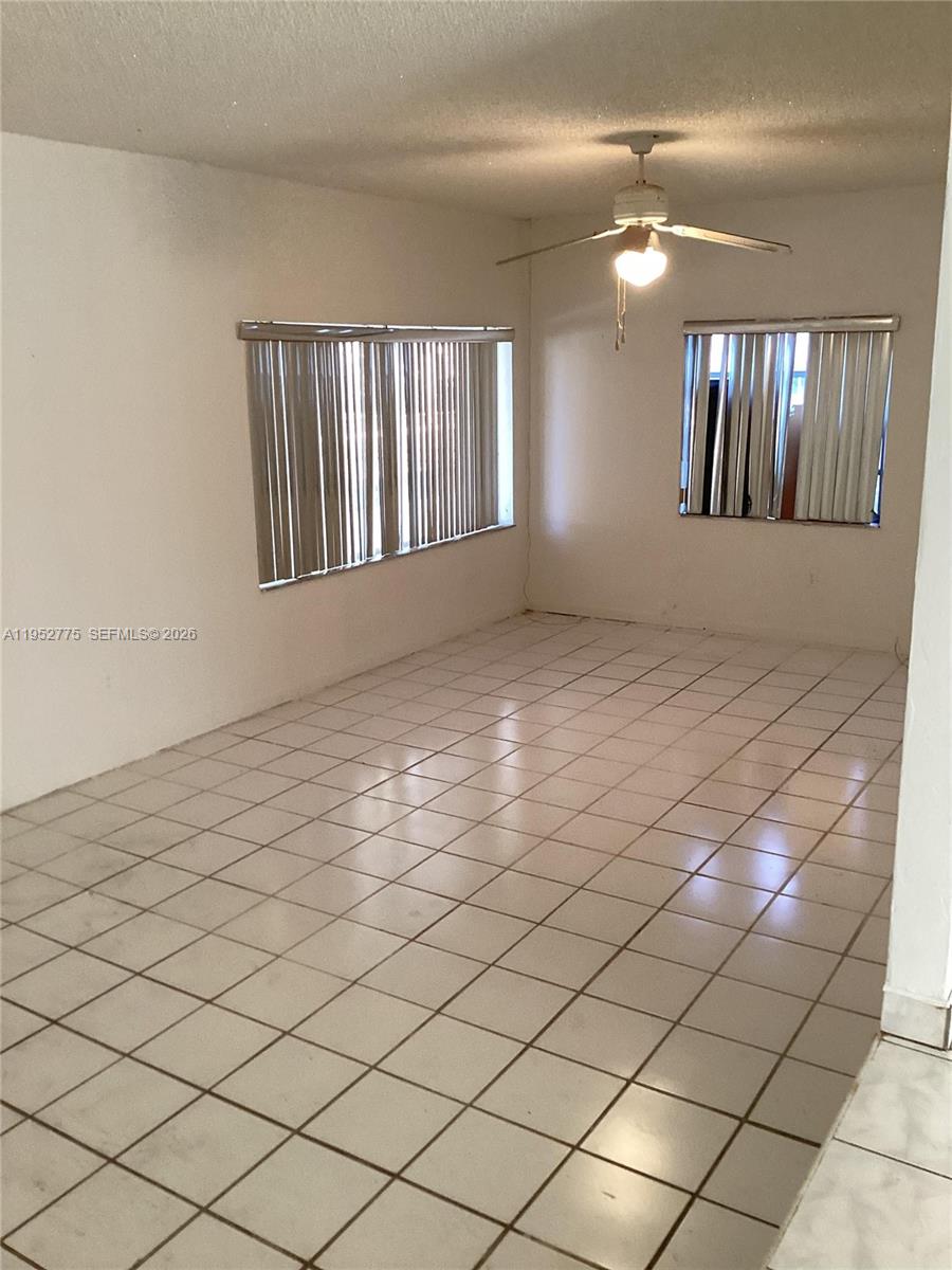 NO MIAMI EST SEC 3 - Residential