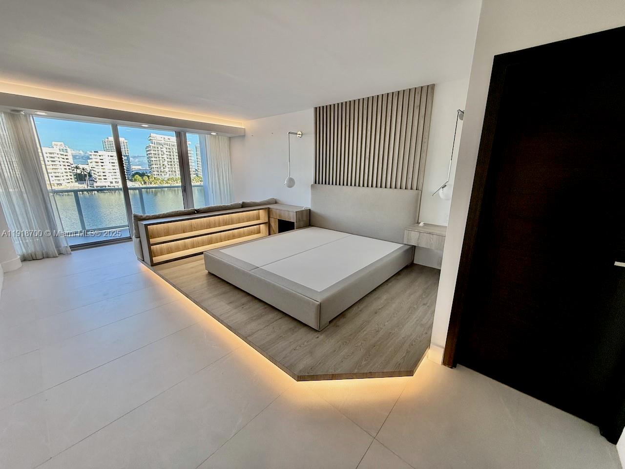 KING COLE CONDO - Residential