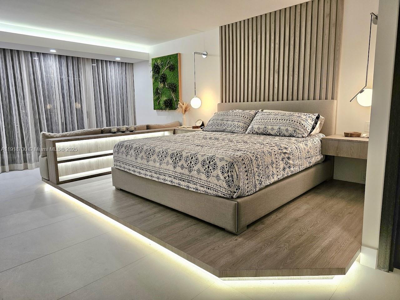 KING COLE CONDO - Residential