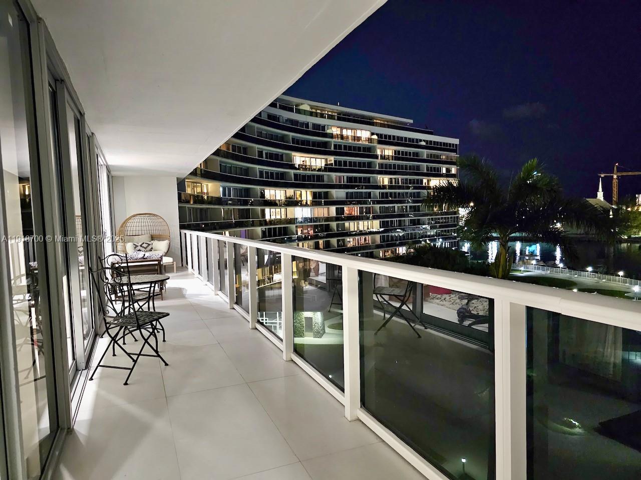 KING COLE CONDO - Residential