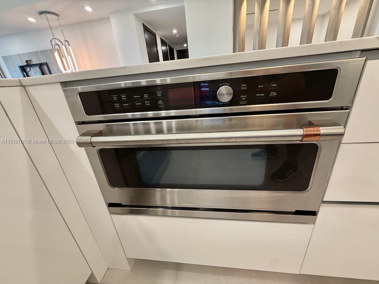 KING COLE CONDO - Residential