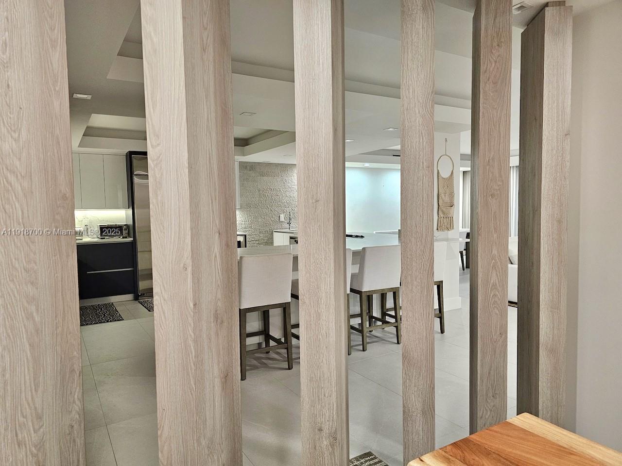 KING COLE CONDO - Residential