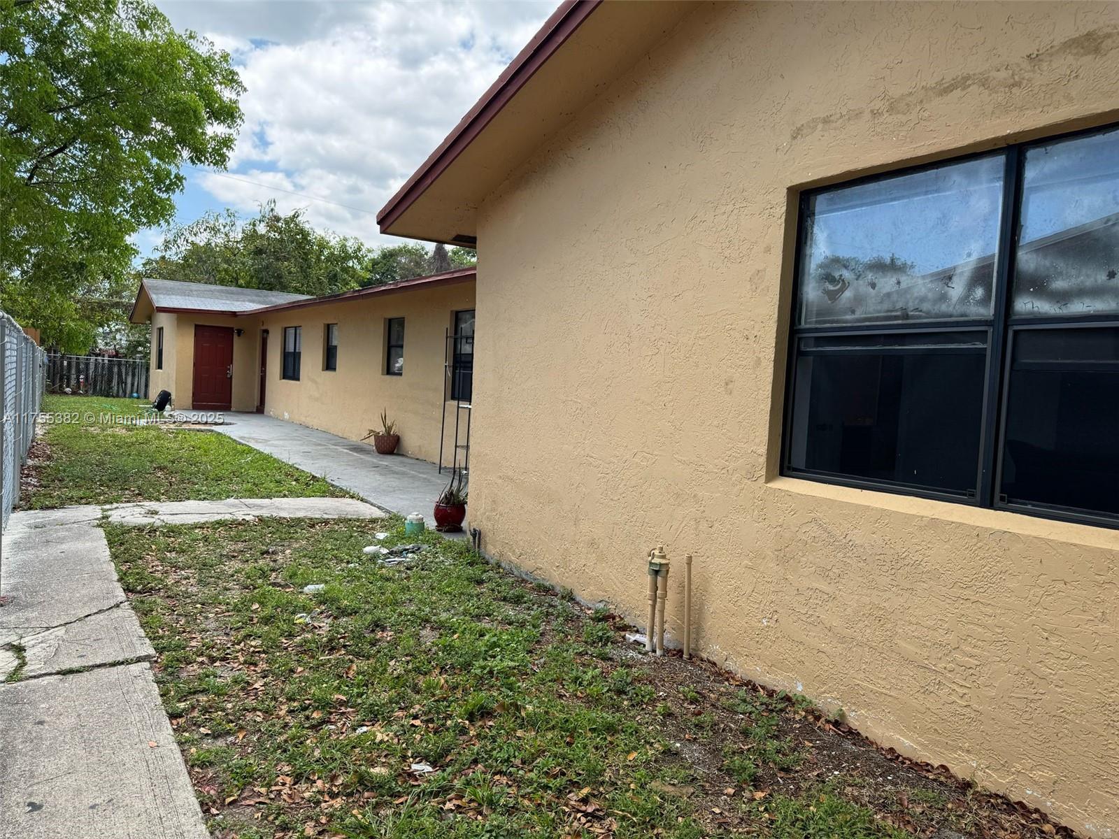 228 NW 12th St
