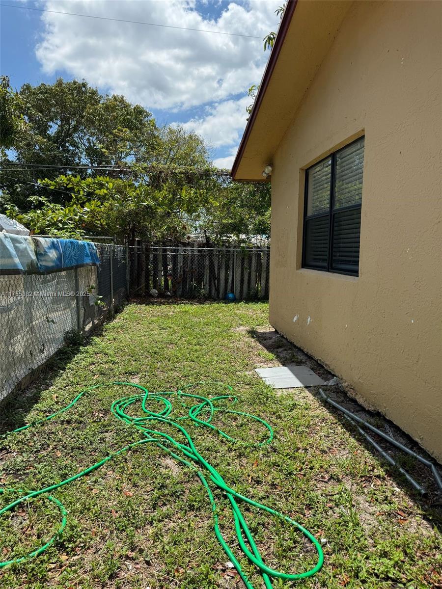 228 NW 12th St