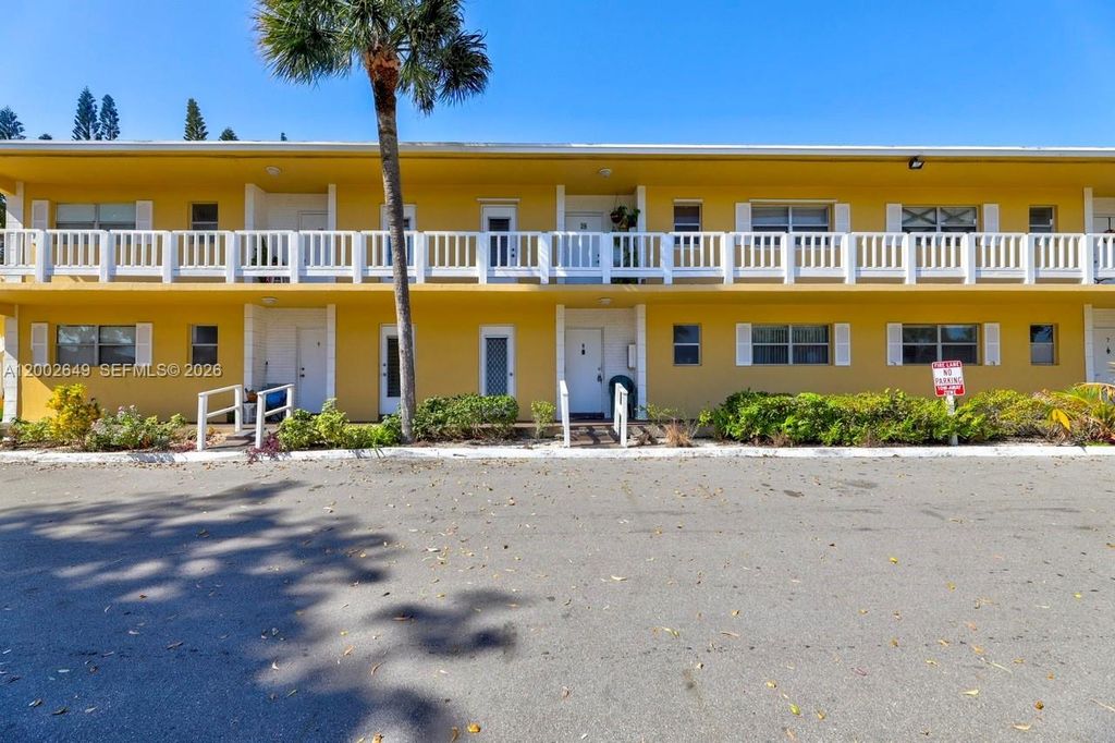 Photo of 610 SE 2nd Ave #L8, Deerfield Beach, FL 33441 (MLS # A12002649)