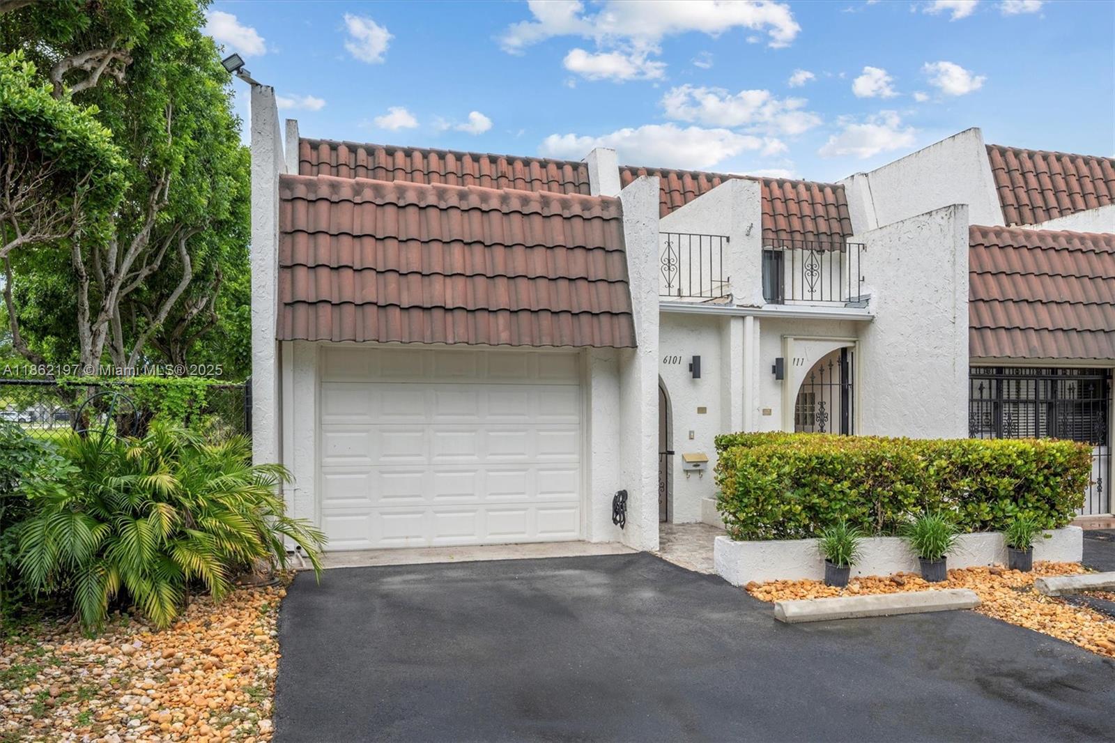 Hidden Valley, an Outstanding one of a kind gated community of 100 townhomes that sit upon 23 acre former golf course. Rarely available corner unit has beautiful unobstructed long views overlooking grounds, mature landscaping and lake. A nature lovers delight.
East/West exposures.. Upstairs features dual master suites. Front bedroom has built in murphy bed with sliding door adjoining rooftop, which can accommodate decking for watching sunsets. 1st floor features eat in kitchen with wood cabinets and granite countertops , combined living dining rooms. Back patio can be extended. Unit has original open carport and deep parking. Spacious rooms with so many possibilities. Central location Minutes to all major expressways, universities, hospitals and MIA. Come make this one your own.