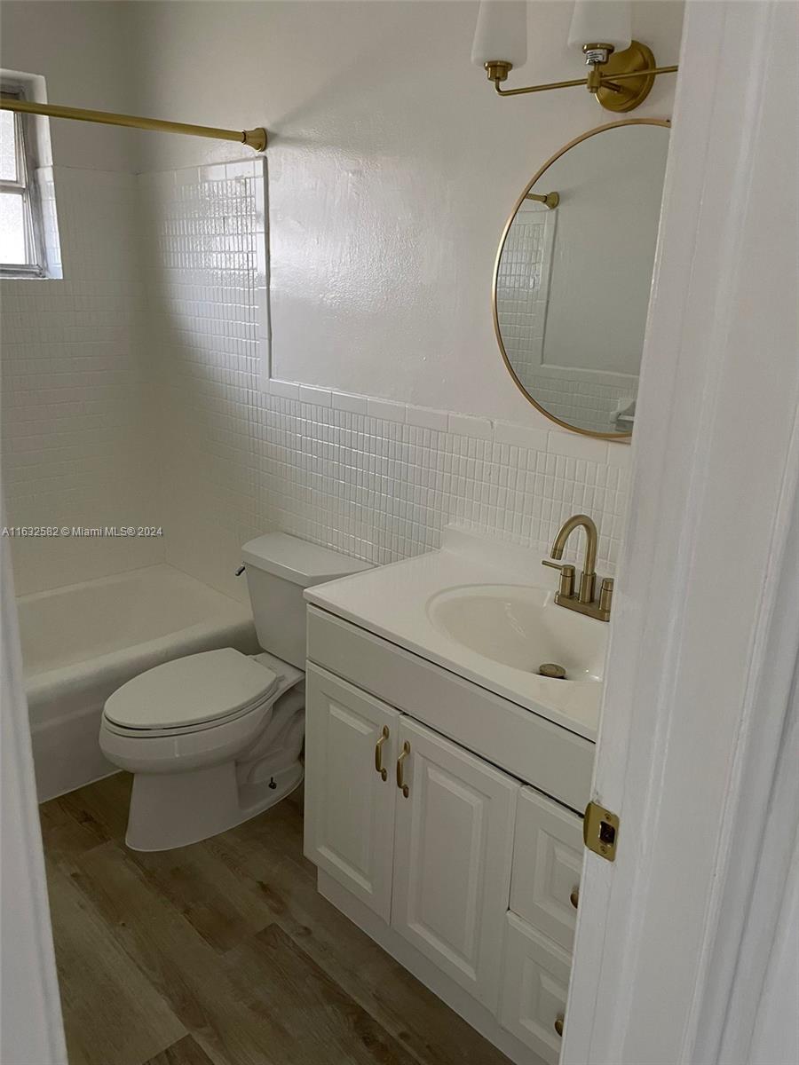 HOLLYWOOD COUNTRY ESTATES - Residential Lease