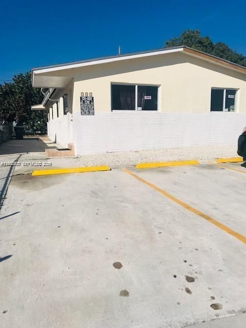 752 NW 3rd Ct Hallandale Beach FL 33009