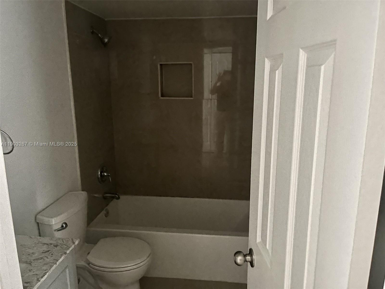 488 NW 165th St Rd B-112
