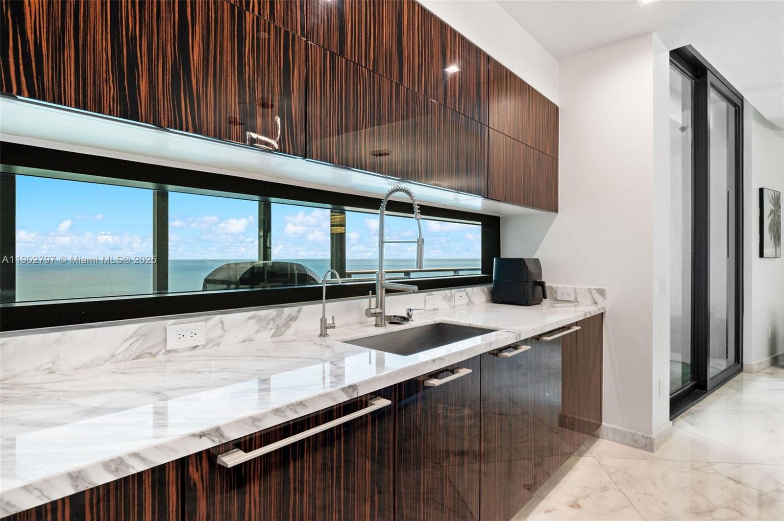 18555 COLLINS AVENUE COND - Residential