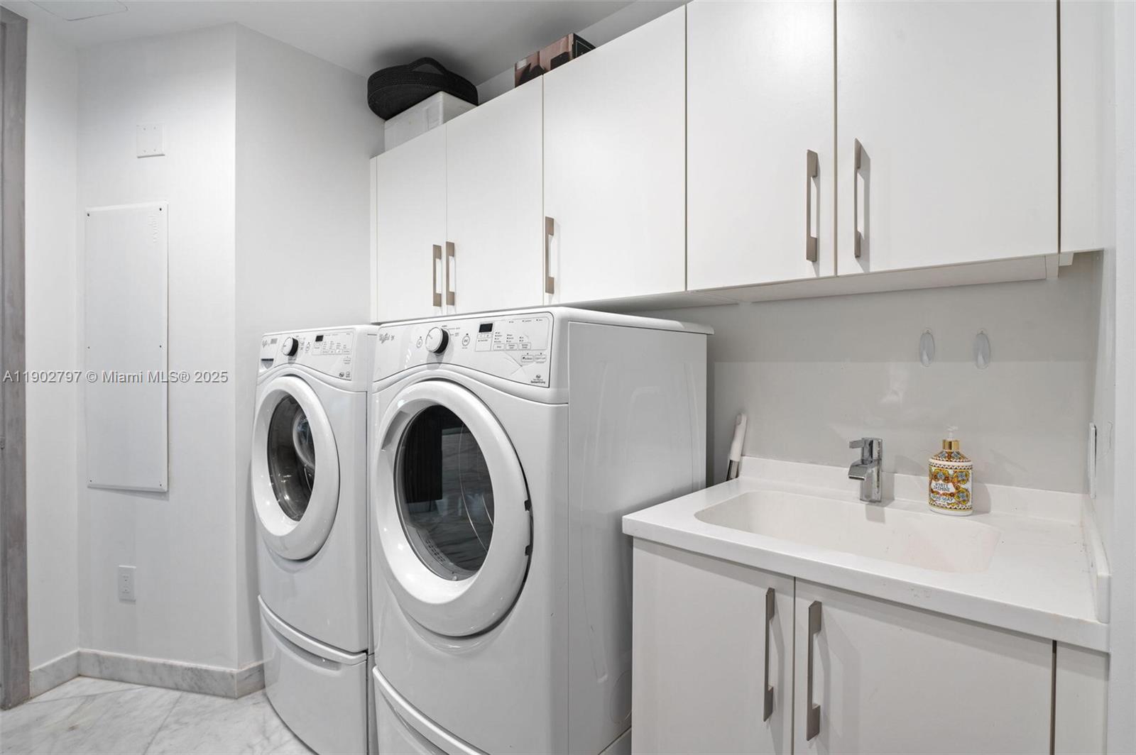 18555 COLLINS AVENUE COND - Residential