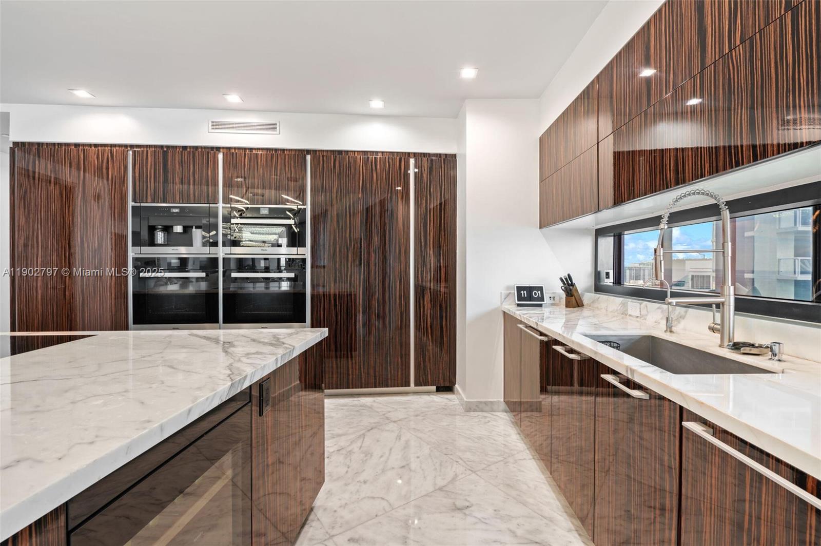 18555 COLLINS AVENUE COND - Residential