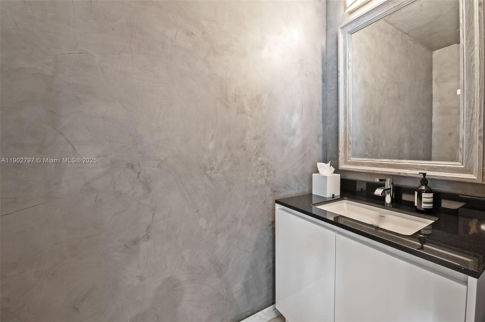 18555 COLLINS AVENUE COND - Residential