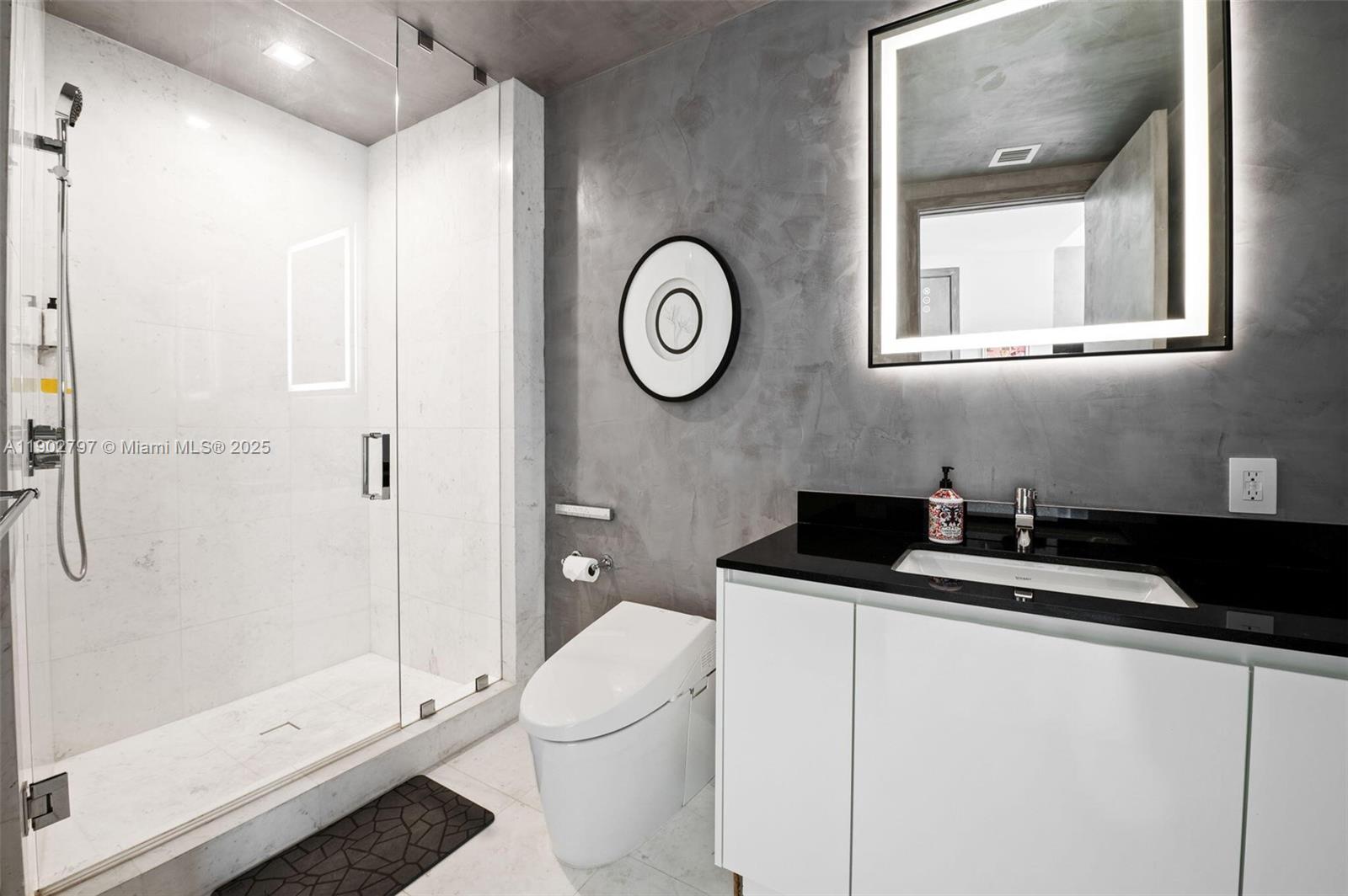 18555 COLLINS AVENUE COND - Residential