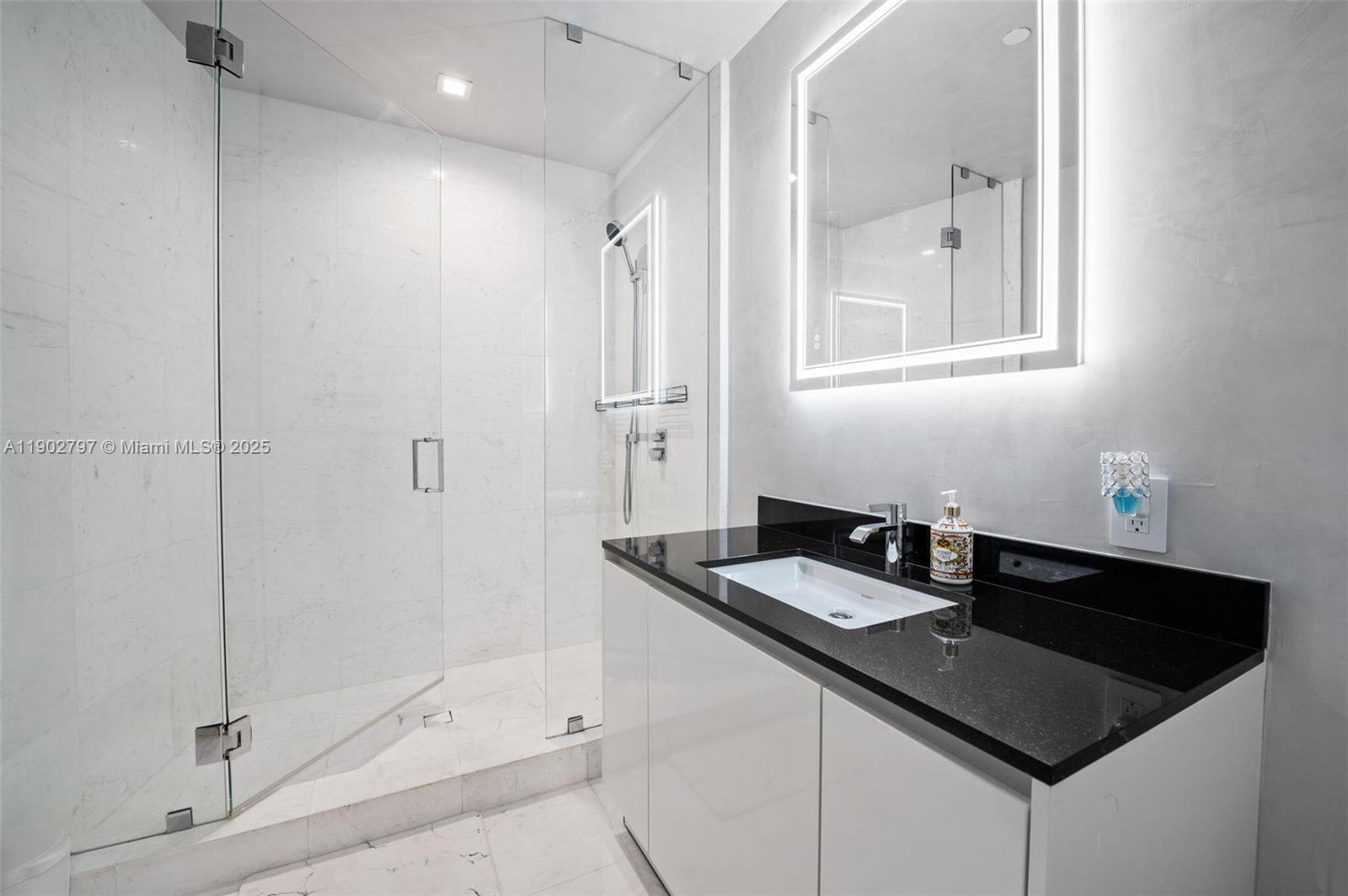 18555 COLLINS AVENUE COND - Residential