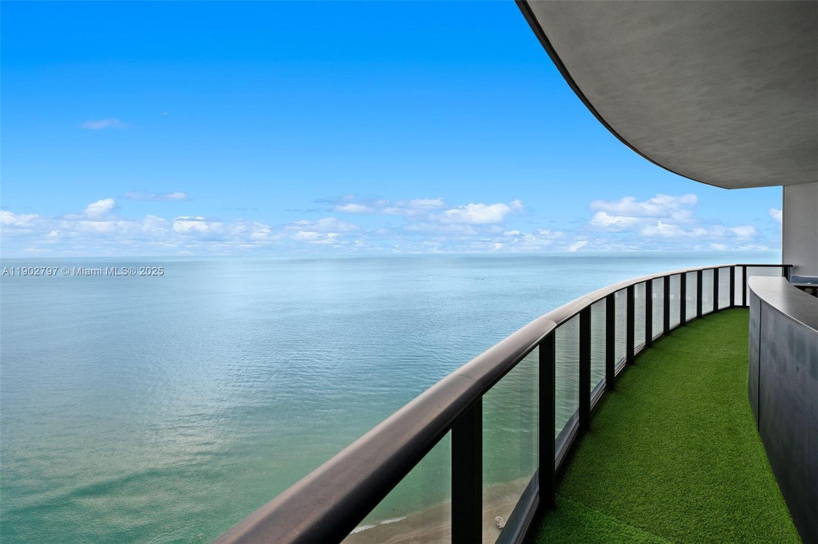 18555 COLLINS AVENUE COND - Residential
