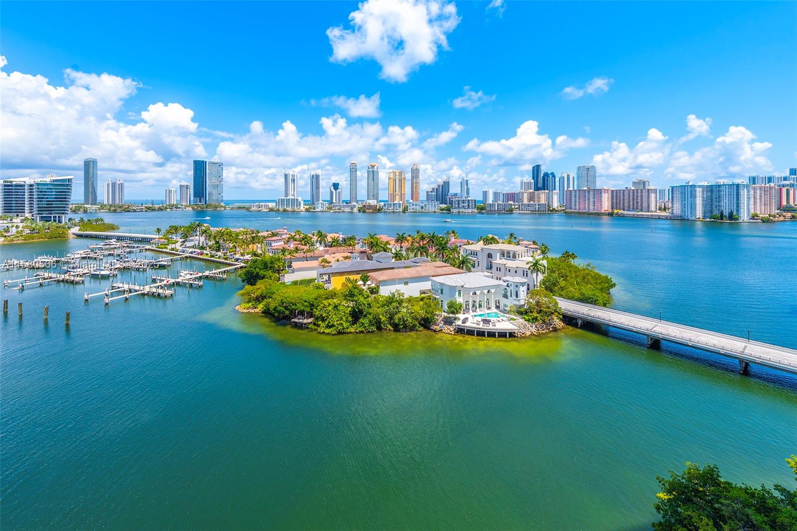 6000 Island Blvd 1201