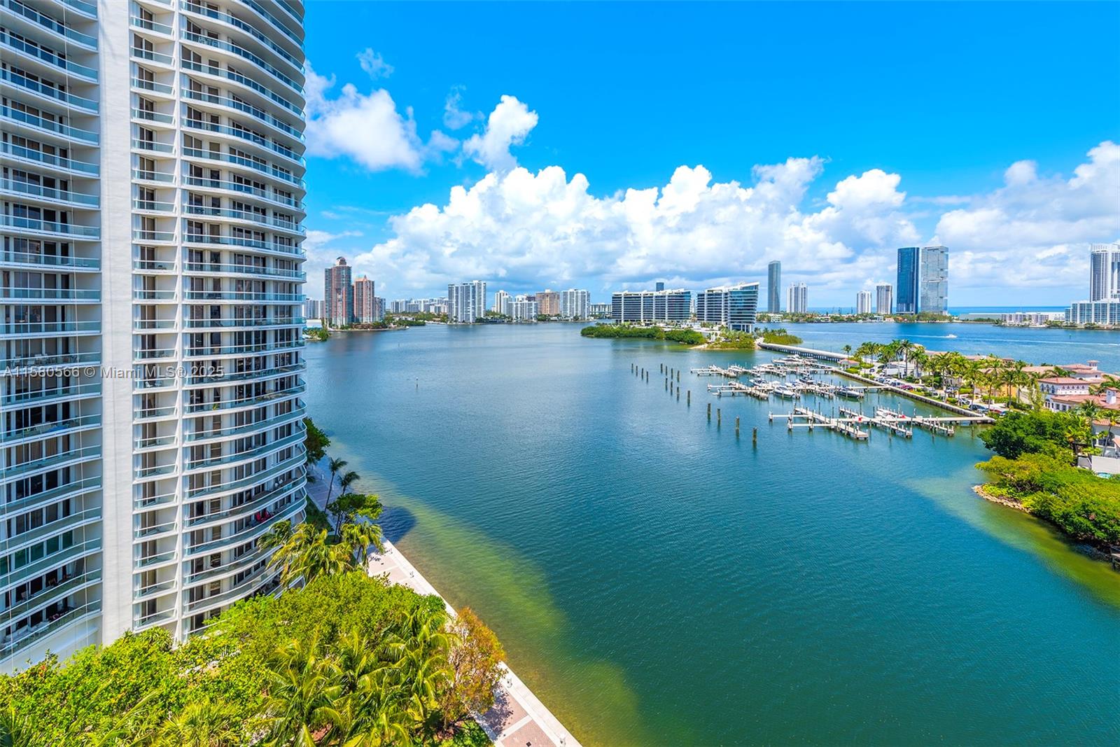 BELLAMARE @ WILLIAMS ISLA - Residential