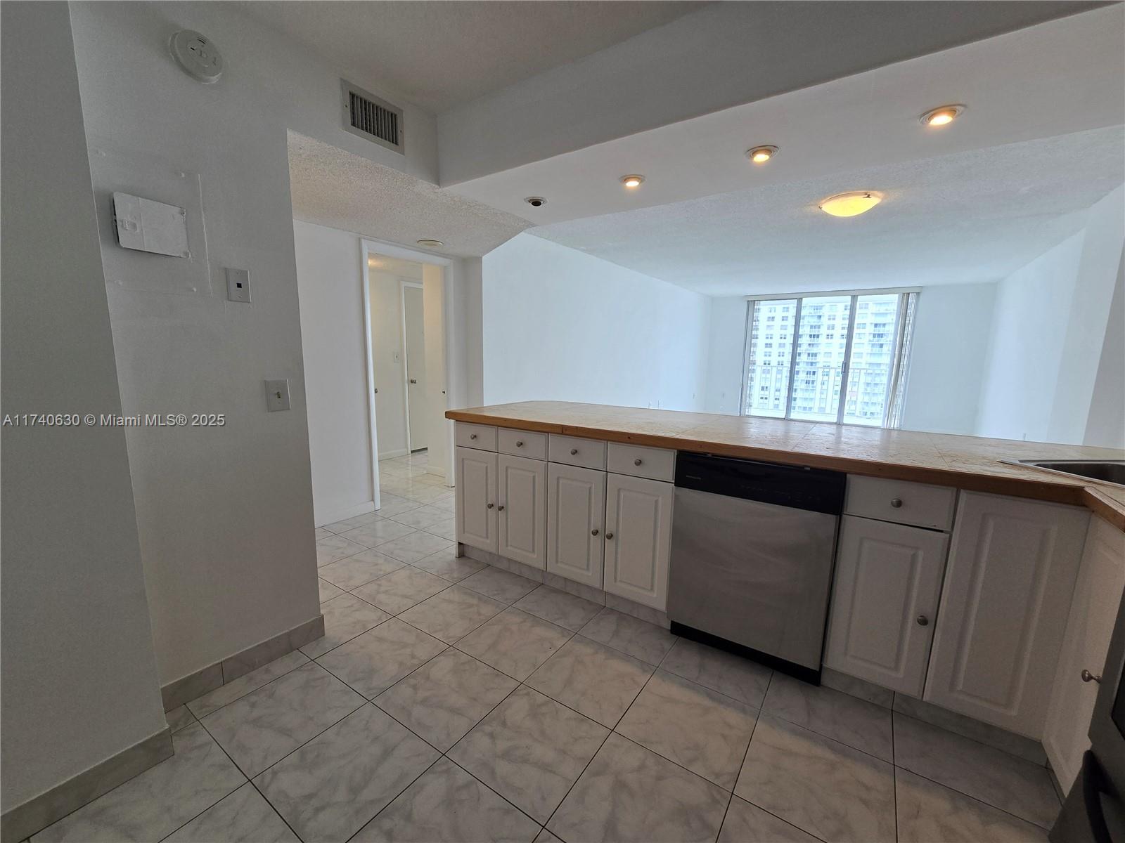 ADMIRALS PORT CONDO EAST - Residential