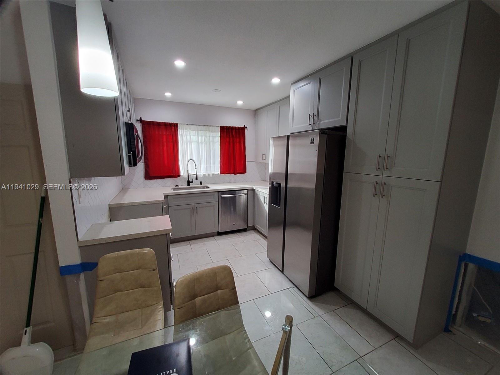 RADIO HEIGHTS - Residential