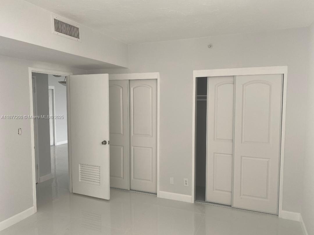 RESIDENCES ON HOLLYWOOD - Residential Lease