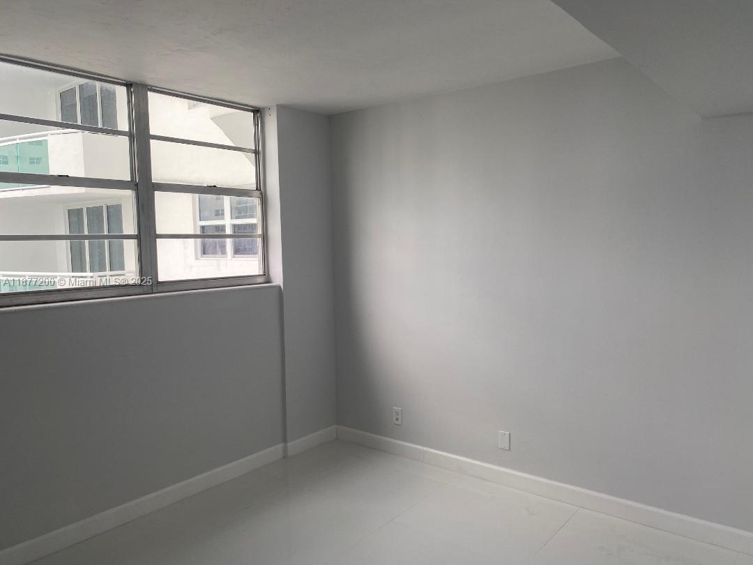 RESIDENCES ON HOLLYWOOD - Residential Lease