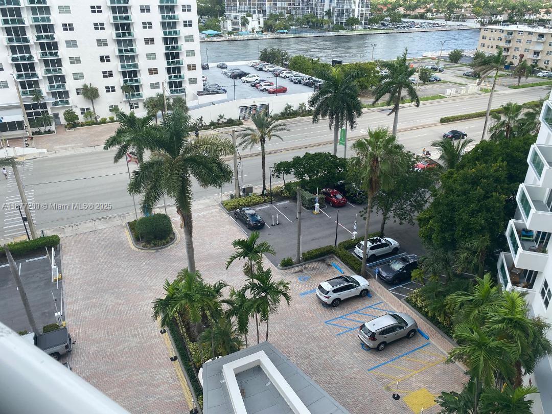 RESIDENCES ON HOLLYWOOD - Residential Lease