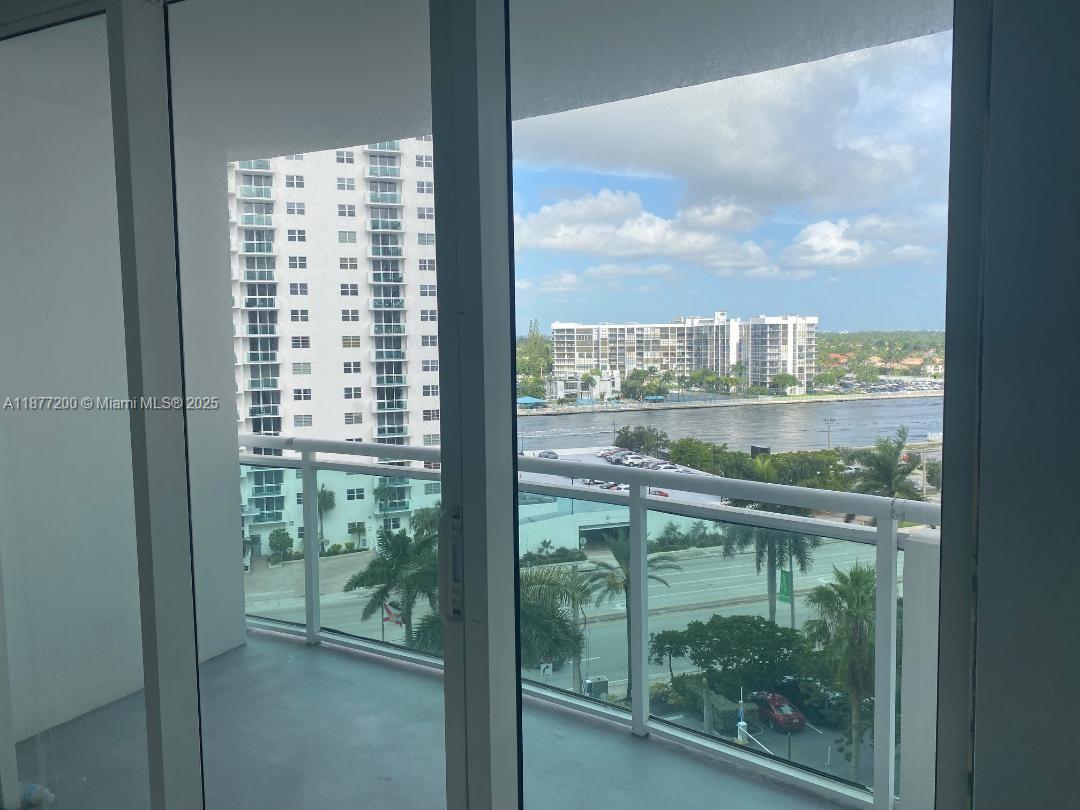 RESIDENCES ON HOLLYWOOD - Residential Lease