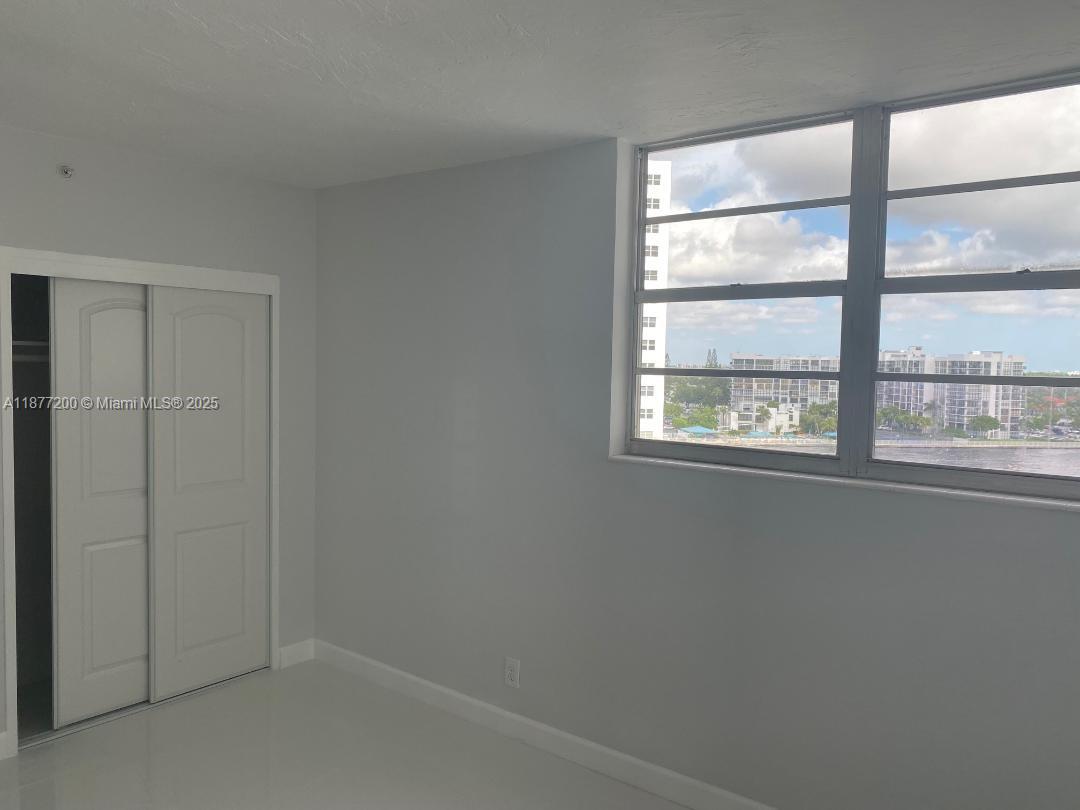 RESIDENCES ON HOLLYWOOD - Residential Lease