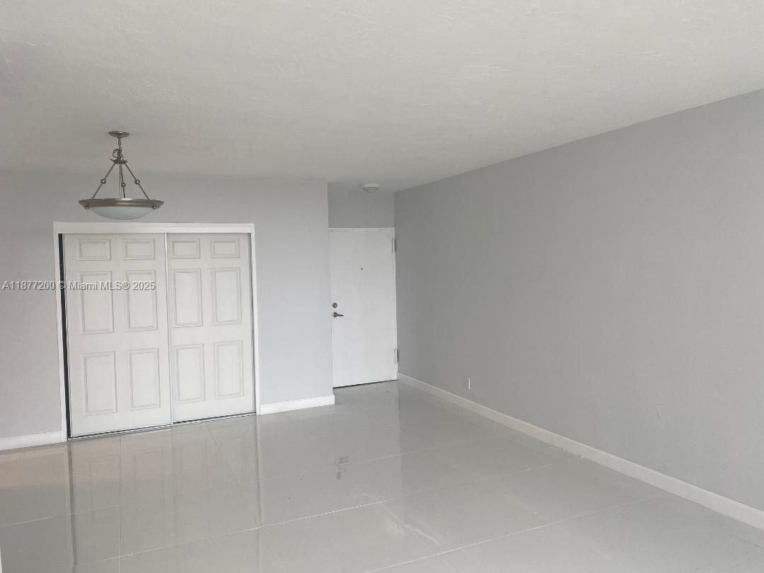 RESIDENCES ON HOLLYWOOD - Residential Lease