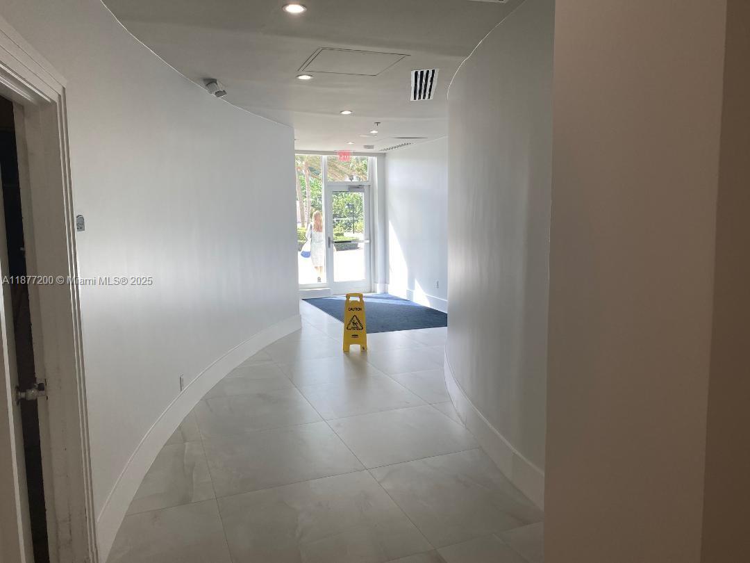 RESIDENCES ON HOLLYWOOD - Residential Lease