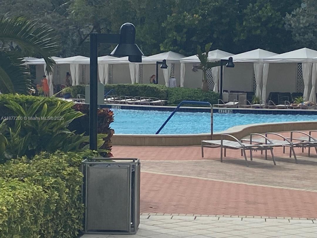 RESIDENCES ON HOLLYWOOD - Residential Lease