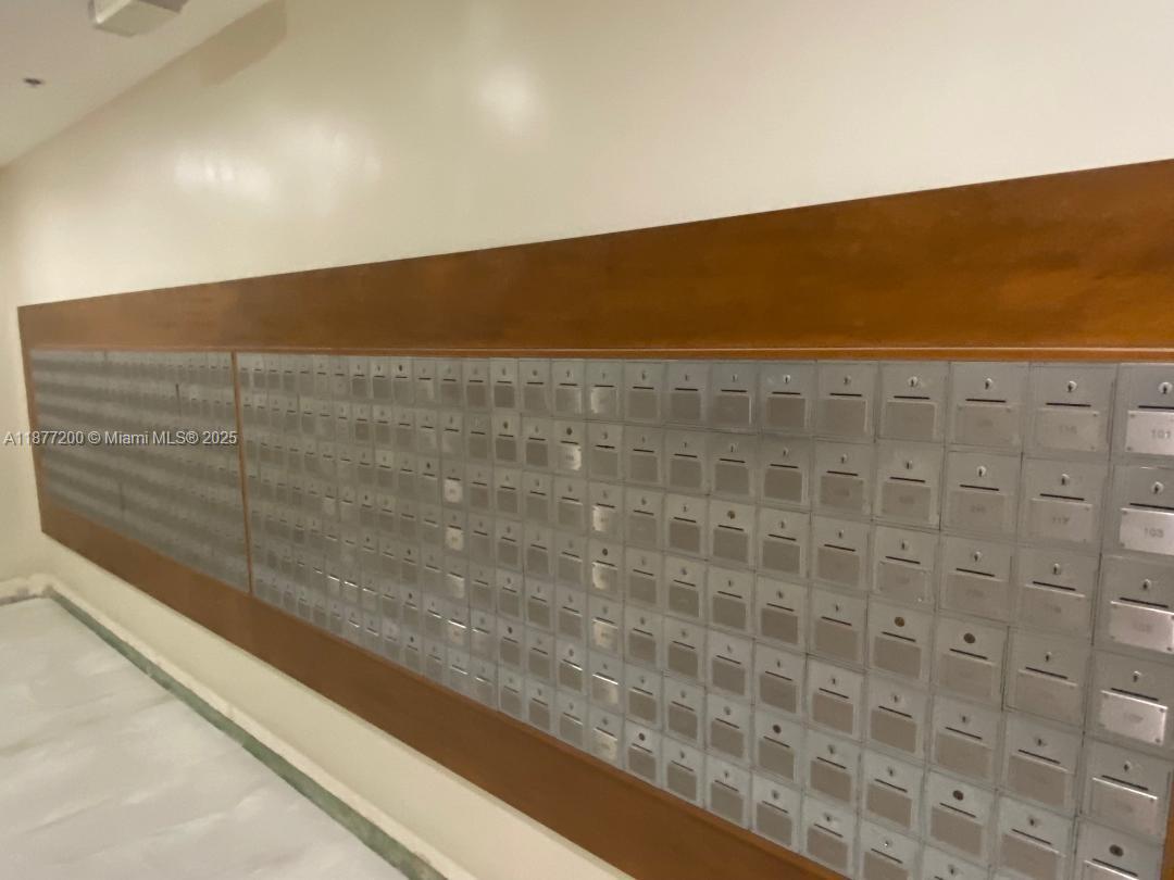 RESIDENCES ON HOLLYWOOD - Residential Lease