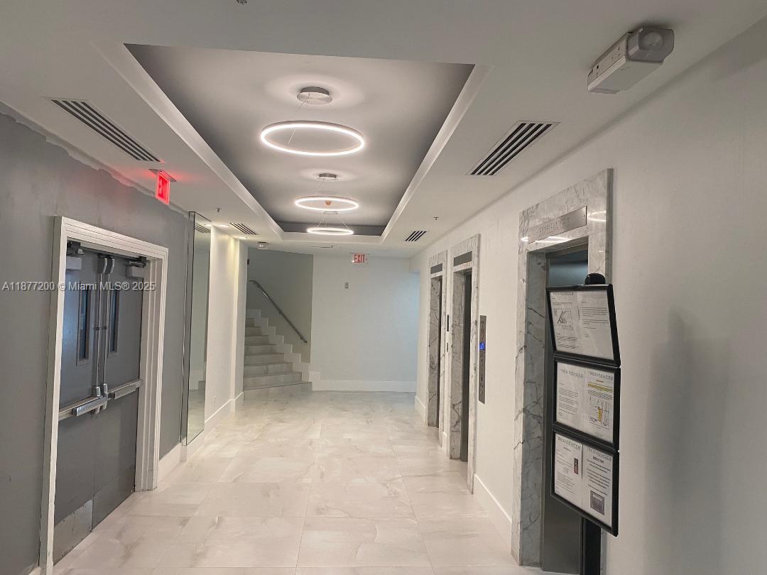 RESIDENCES ON HOLLYWOOD - Residential Lease