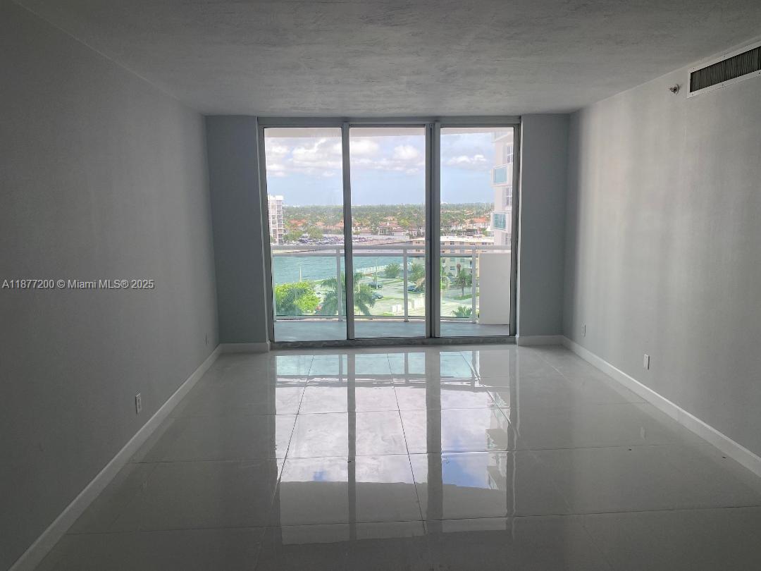 RESIDENCES ON HOLLYWOOD - Residential Lease