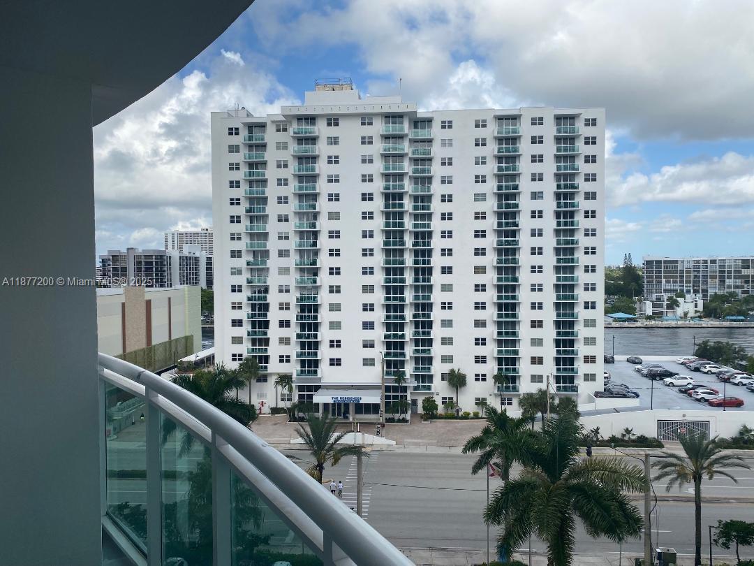 RESIDENCES ON HOLLYWOOD - Residential Lease