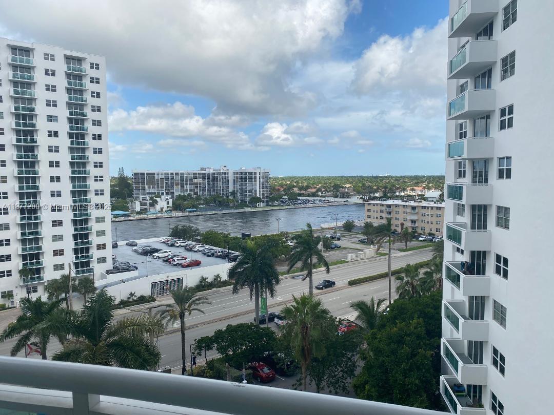 RESIDENCES ON HOLLYWOOD - Residential Lease