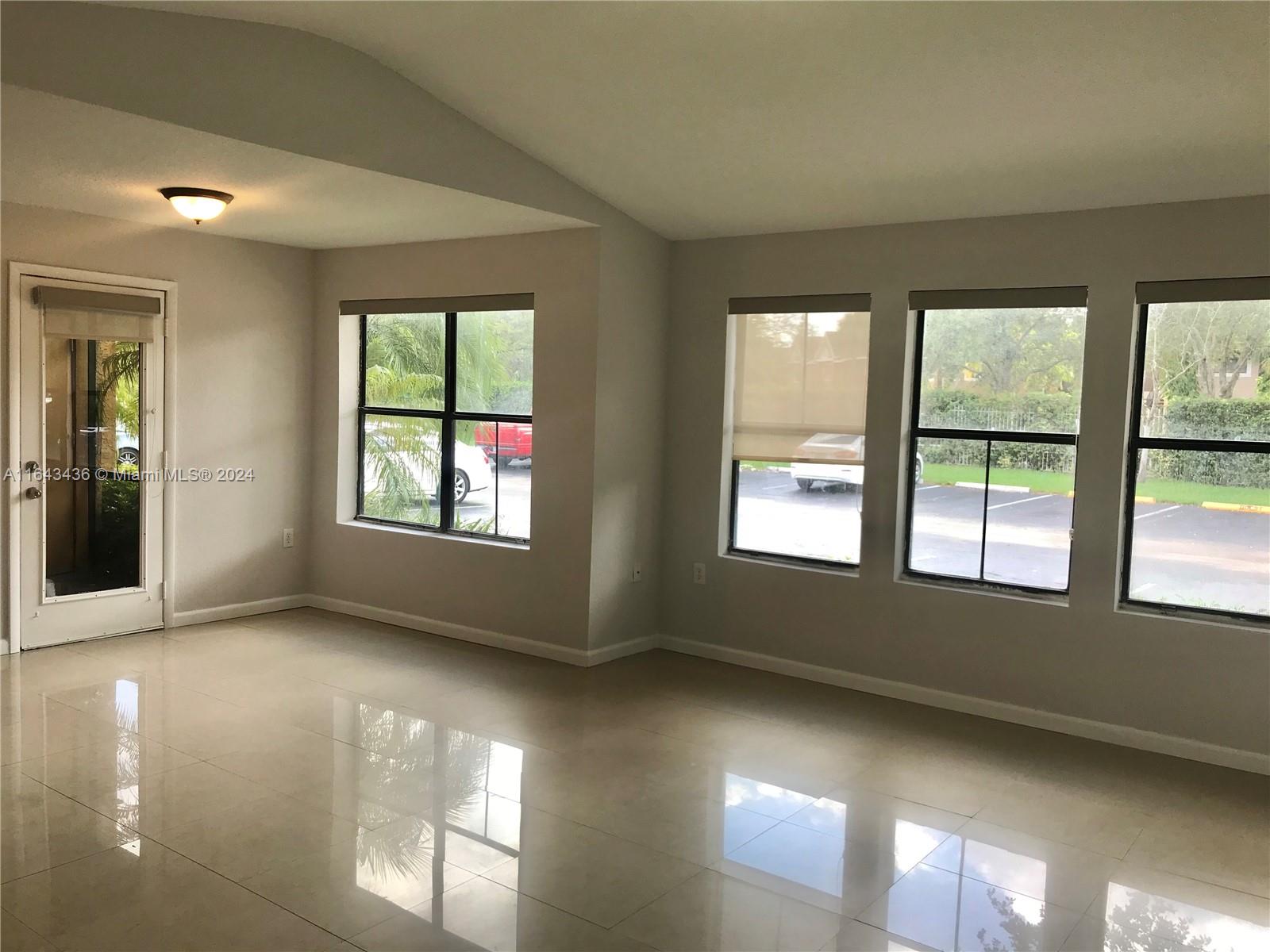 15591 Sw 105th Ter 511, Miami, Broward County, Florida - 2 Bedrooms  
2 Bathrooms - 