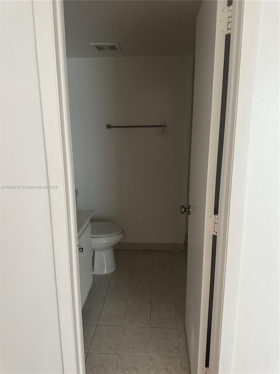 WESTVIEW CONDOMINIUM NO T - Residential Lease