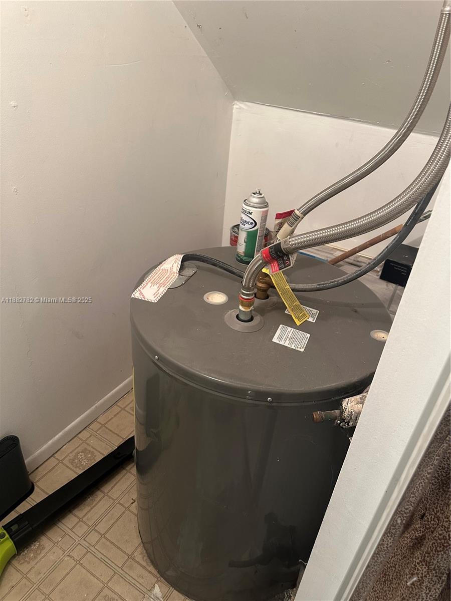 WESTVIEW CONDOMINIUM NO T - Residential Lease